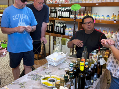 623e18913de967293dccfeff_food-wine-olive-oil-1080x1080-1